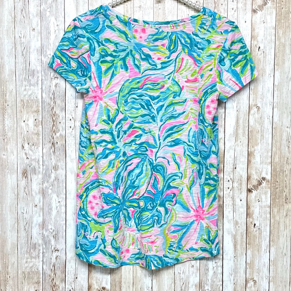 Lilly Pulitzer Etta V-Neck Tee [7008] - Picture 3 of 9